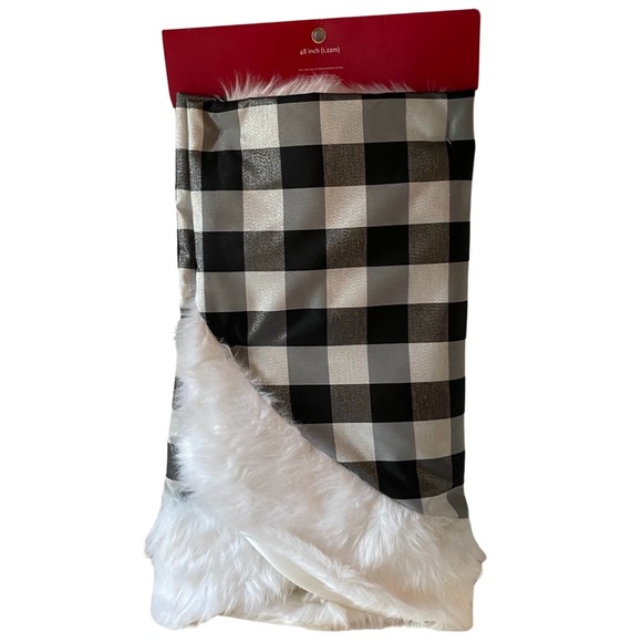 Winter Wonder Lane Buffalo Check 48" White & Black Tree Skirt - Picture 11 of 16